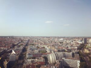Daan Lennard Liebrenz Instagram - Today I had a cool interview with @parvizkhosrawi and a nice view over Berlin. Thanks for having me, it was great fun😊
#interview #daanlennardliebrenz #fun