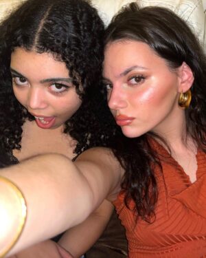 Dafne Keen Instagram - Happy 2023 from the fernandez’s!! Wishing everyone a happy and healthy year full of love and experiences 🤍