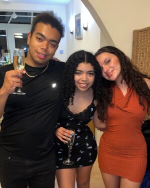 Dafne Keen Instagram - Happy 2023 from the fernandez’s!! Wishing everyone a happy and healthy year full of love and experiences 🤍