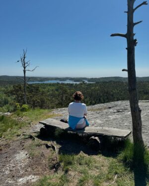 Dag Otto Lauritzen Instagram - Flott tur til #Kniben innerst i Kaldvilfjorden. Fine stier, nydelig utsikt og følelsen av  Sørlandssommer. #hverdagstrim @ellenlaur