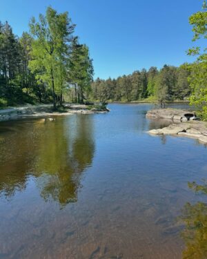 Dag Otto Lauritzen Instagram - Flott tur til #Kniben innerst i Kaldvilfjorden. Fine stier, nydelig utsikt og følelsen av  Sørlandssommer. #hverdagstrim @ellenlaur