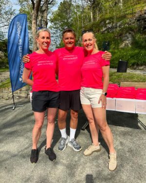 Dag Otto Lauritzen Instagram - Super dag sammen med ca 300 spreke trimmere i alle aldre.  Fantastisk sommervær i trappene fra Parken  opp til Aksla i Ålesund. «HVERDAGSTRIM» & fysisk aktivitet i fokus. Flott arrangert av #colosseumtannlege til inntekt for #kreftsaken : BONUS kr100.000.- til @kreftforeningen @mildridjr @miagrundstrom @bike4good_norge