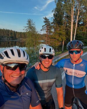 Dag Otto Lauritzen Instagram - 90 km På Hjul med de lokale «proffene» @stian_lauritzen @knutugland - Super kveldstur, Grimstad, Froland, Hynnekleiv, Herrefoss og hjem. 🚴‍♀️🚴‍♀️🤩👍 #hverdagstrim #sykkelglede