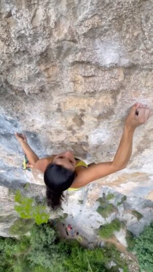 Daila Ojeda Instagram - Crunchy crimps 😍💥

🎥 @pablo.santos.perez 

@blackdiamond @scarpa_world @scarpaspain 
@sendclimbing
