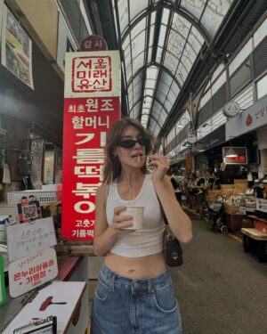 Daisy Edgar-Jones Instagram - 감사합니다 Seoul❣️ That was the best trip and our final stop on the @twistersmovie tour! Such a great way to end. I’ll keep practicing my soju tornado and will only be posing with a mini finger heart from now on x