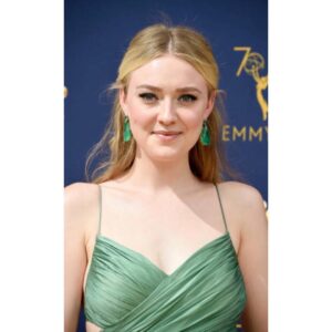 Dakota Fanning Instagram - 💚EMMYS💚 @samanthamcmillen_stylist @justjenda @erinayanianmonroe @dior @lorraineschwartz #TheAlienist