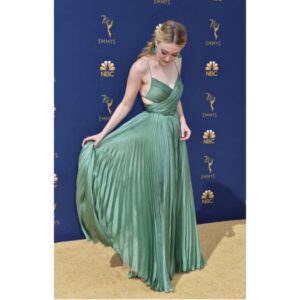 Dakota Fanning Instagram - 💚EMMYS💚 @samanthamcmillen_stylist @justjenda @erinayanianmonroe @dior @lorraineschwartz #TheAlienist