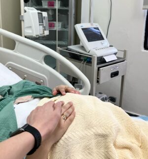 Daler Yusuf Instagram - Assalamualaikum semua, pagi tadi isteri saya Sakina ada bleeding sikit, dan perut dia sakit. Sekarang kami berada di hospital. Baby baru 36 minggu (due date 14hb April). Doktor tengah check. Tolong doakan baby kami di bulan yang mulia ini🤲🏻