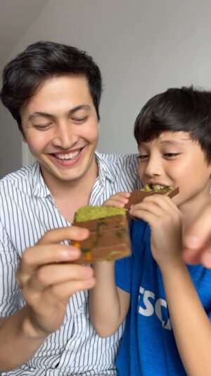 Daler Yusuf Instagram - Finally we got our Dubai Viral chocolate from @_niyazyusuf_ 🍫 and it’s delicious 😋, look at Amira’s reaction when we had a bite 😂 Siapa2 nak rasa contact Niyaz!
