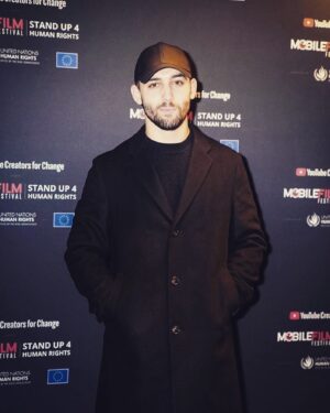 Dali Benssalah Instagram - L’année dernière j’ai eu l’honneur d’être invité à la soirée de délibération du Mobile film festival. Cette année j’ai le privilège de rejoindre son jury. 
Last year I was invited to the Mobile film festival ceremony and this year I have the honour to join the jury. @mobilefilmfest #actnow