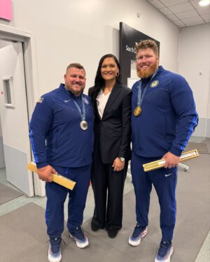Dame Valerie Adams Instagram - Being a part of the medal ceremony presentation for the men’s Shotput at the Paris Olympic Games is truly an honor 🥇🥈🥉. Congratulations @rcrouser 🇺🇸, @joekovacsusa 🇺🇸, and @jindra_rc68 🇯🇲.

#paris2023 #shotput #threepeat #legends #olympics #medalceremony #staddefrance 🇫🇷🙌🏽