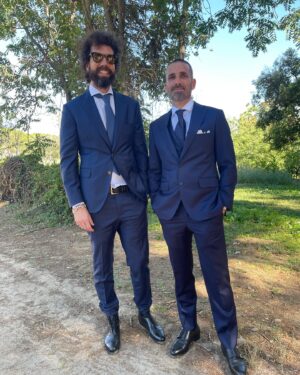 Damián Mollá Instagram - Ya estamos vestidos para la súper boda! En colaboración con Toni Barceló, nada menos 😎
