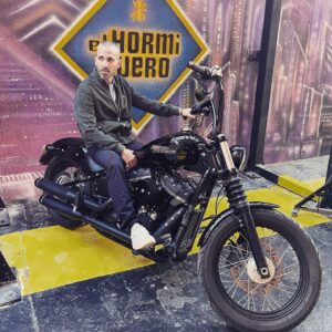 Damián Mollá Instagram - Os dejo una foto pornográfica para vuestro disfrute personal. 
Gracias a @miguel__galvez por la Vespa!