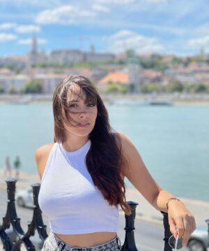 Damián Mollá Instagram - Budapest es chulísima! No he visto nunca una ciudad con tanto ambientazo y todo el mundo contento.