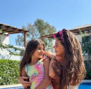 Damla Ersubaşı Instagram - Tarifi olmayan bi aşk❤️