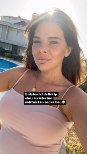 Damla Ersubaşı Instagram - Hey yavrum heeeyyyyy😂😂😂