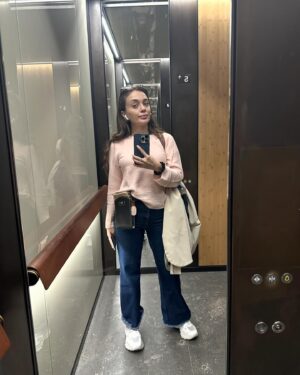 Damla Sönmez Instagram - A delayed luv story in London 💜🧸