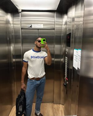 Dan Ferreira Instagram - Trabalhar e se cuidar! 
Boa semana, meu povo! ✨✨