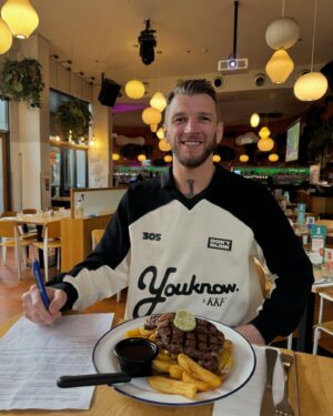 Dan Hooker Instagram - Inked a new 5 fight deal with the UFC. 🖋️ 

Shout out @ap.sportsmgmt 

Can’t kill a weed. 🥳
