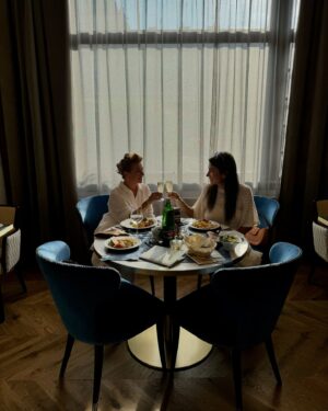 Dana Morávková Instagram - Děkujeme @ensanahotels.cz 💙 Dana a @bartheldi 🧖🏽‍♀️🧖🏾‍♀️ #spolupracejednaradost #ensanahotels #musítezažít 👌🏻