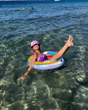 Danae Michalaki Instagram - Η κουλούρα μου και γω !!☀️💦🐚
