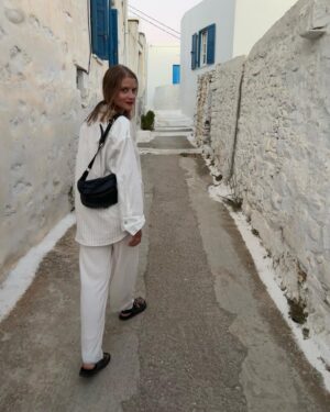 Danae Michalaki Instagram - White evenings 🤍🖤
.
.
.
#hmhellas #hmxme