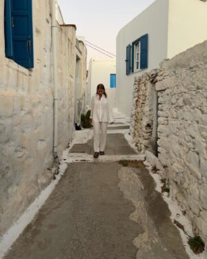 Danae Michalaki Instagram - White evenings 🤍🖤
.
.
.
#hmhellas #hmxme