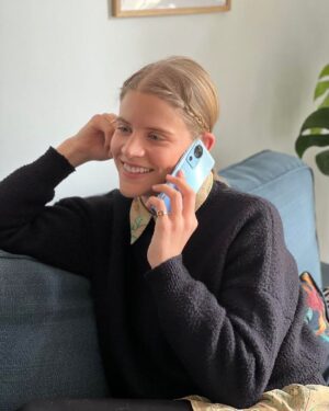 Danae Michalaki Instagram - Memories to hold and to have!
With Xiaomi 13 Lite I can smile freely wherever I am, no matter how I am. 
#selfieGlow #portaitmode #NeutralStylishLook
Super color & Design that makes a difference.
#featherweight #color #Xiaomi13Lite
#XiaomiGreece @xiaomi.greece