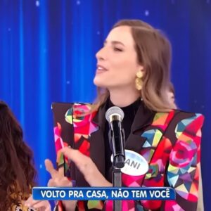 Dani Gondim Instagram - Ao maior comunicador da televisão brasileira, todo meu respeito, gratidão e admiração.
Silvio é revolucionário. 
Que sorte poder ter te chamado de patrão. 

#silviosantos ❤️