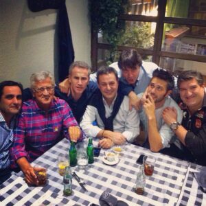Dani Martínez Instagram - Trabajé 6 años con esta LEYENDA que hoy se ha ido. Era un ídolo para mí desde que tenía 9 años y le escuchaba en el coche de mis padres. Luego además se convirtió en un amigo. Multitud de programas, cenas y juergas juntos. Porque Pepe era la radio y la juerga. El pegamento de todo un equipo. Un líder. Recuerdo cuando en una cena me confesó: “El primer día que viniste, yo no sabía para qué venías. Ahora hasta te quiero” Yo si que te quiero, Pepe. Gracias por todo, que ha sido mucho. DEP