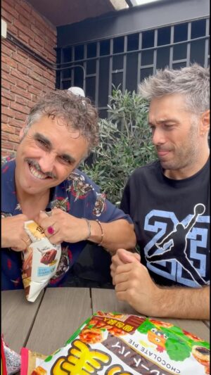 Dani Martínez Instagram - Probando “cosas de comer” japonesas 🇯🇵
