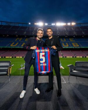 Dani Martínez Instagram - 1.- Echemos un vistazo a 2023.
2.- Oficié la despedida del amigo Busi.
3.- Despedí mi gira “Ya lo digo yo”
4.- Fui a Japón
5.- Gocé en Martínez y Hermanos
6.- Doblé el lomo en Martínez y Hermanos.
7.- Fui de vacaciones.
8.- Subí una foto en blanco y negro.
9.- Reí con jugadores del Barça
10.- Notting Hill