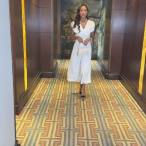 Dania Ramírez Instagram - Fashion Presidencial para la toma presidencial de La República Dominicana 🇩🇴🫶🏽🙏🏽#desliza 
Presidential Fashion Deets Below:

Dress: @peggyhartanto 
Shoes: @lesilla 
Jewlery: @bemylilou 
Bag: vintage 

Styling @liza_vassell  @brooklynprla 
Make up: @annerismakeup 
Hair: @hairbyysijim