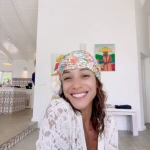 Dania Ramírez Instagram - The sound of the ocean is always healing.
@loft scarf and bag. Vintage lace cover up.  @ritual Vitamins and water bottle. My fresh coconut. And the beach.  #SummerWeekendVibes #WorkHardPlayHard #myhappyplace 
El sonido de el Mar siempre es saludable.  Se trabaja duro y se juega más! #madeindominicanrepublic🇩🇴