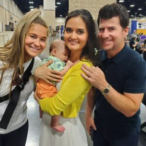 Danica McKellar Instagram - Wanna feel old? My Wonder Years co-star @jason.hervey (Wayne Arnold) is a GRANDPA! 😁 And ooooh my goodness his grandson Shia is BEYOND precious!! And what an amazing shot of Jason & @realdanlauria (swipe for it), right? 🤗 I guess he's that baby's TV great-grandfather?? 😁 Family vibes all around!
After the convention was over today, his wonderful mother (Jason's daughter) let me hold him - he was crying when I got him but I was able to lull him to sleep almost immediately - a trick I learned when Draco was 4 weeks old. 🥰
Swipe to the end for a video of me describing this fail-prood method for comforting crying babies!! 🙏🤗
