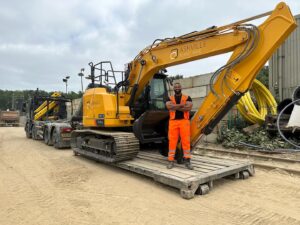 Daniel Ashville Instagram - Love it when a plan comes together #onwardsandupwards 
•
#captainofindustry #maverick #construction #haulage #planthire