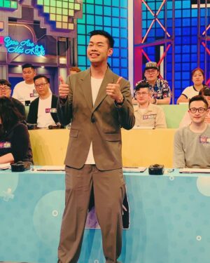 Daniel Chen Instagram - 每次大熱門猜歌王，都會使我想到指考的時光，為什麼有種考不好就沒學校念的錯覺，壓力真緊繃，特別是張學友猜歌專場，旁邊都是資深學友粉，到底是一路上有我，還是只能潛入深海，再請鎖定歌神猜歌專場。
