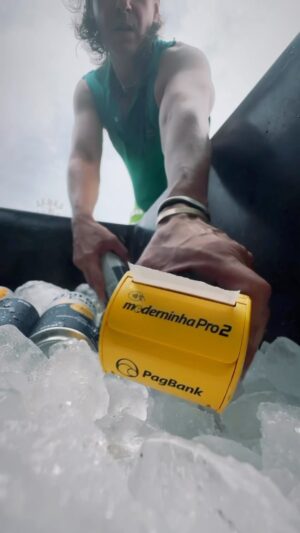 Daniel Erthal Instagram - Hey empreendedor, não perca a chance de faturar nesse carnaval!

O @pagbank é um dos melhores aliados pra impulsionar seu negócio.

Com as menores taxas, a partir de 0,79% e a sua maquininha podendo sair de graça

É uma honra poder estar ao lado de uma grande empresa como o @pagbank em tão pouco tempo da @ilhadasede 

Obrigado a cada um de vocês SEDENTOS! 🧊💚

#pagbank
#publi