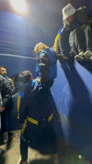 Daniel Erthal Instagram - Fui na LA12! @bocajrs (PARTE 2)
.
Geral falando que seria hostil, que seria roubado.

Siga seus instintos…😉
.
.
.
.

#bocajuniors #labombonera #argentina #fyp #futebol #estadio #foryou #reels #trip #love