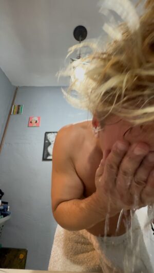 Daniel Erthal Instagram - Skin care pra vocês…🏴‍☠️🫶
.
.
.
#skincare #beleza #plastic #foryou #fyp #barba #happy #instagram #life #reels #viral #love