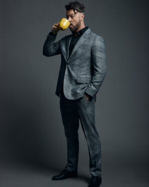 Daniel Feuerriegel Instagram - Coffee: Gets me poopin 🤗 ☕️ 

This provocative GI Motility photo was taken by 
📷 @emilysandiferphoto 
🤡 @makeup_by_karishma 
💇‍♂️ @tildebymatilde