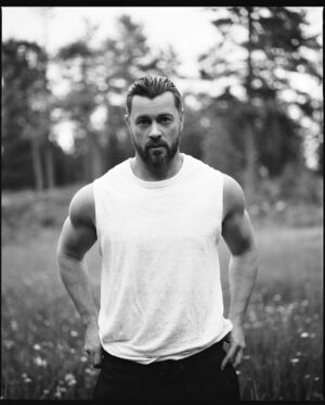 Daniel Feuerriegel Instagram - Vintage Dan. Most antique dealers consider an item to be vintage if it is at least 40 years old. So, here we are. 42. Beyond Vintage 

Wine is fine but whiskey is quicker - Hank Moody 

📷 @emilysandiferphoto Assit @teejatron 
👕 @_genevieveaitken 
🤡 @makeup_by_karishma