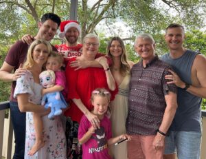Daniel Feuerriegel Instagram - Merry Christmas and Happy Holidays from the Feuerriegel’s ❤️