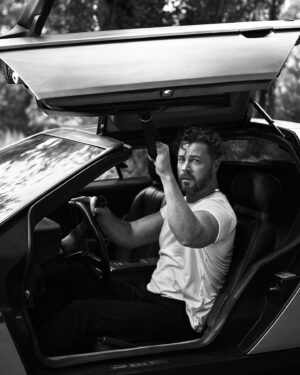 Daniel Feuerriegel Instagram - Why don’t you make like a tree and get outta here? 

📷 @emilysandiferphoto Assist @teejatron 
🤡 @makeup_by_karishma 
👕 @_genevieveaitken