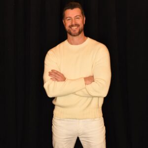 Daniel Feuerriegel Instagram - Tis Monday. Tis time to Slay 🙌🏻

Was told EJ needs to smile more. So here ya go 😃 Nice little happy snap from my first ever ‘Day of Days’ 😊

📷 @mlmattes for @dishindays