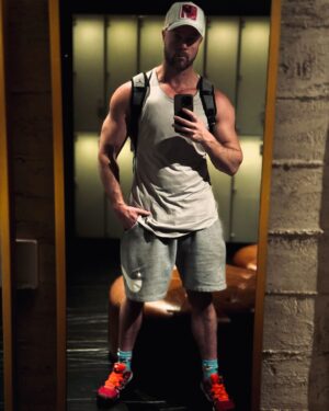 Daniel Feuerriegel Instagram - “That’s no moon. It’s a space station” #DeathStarDelts 🥴🫠

#DeltsOfTheForce #HeimutGymGains #GalacticGains #SwoleTrooper #FitnessRebellion
 
#FitLife #FitnessGoals #TrainHard #WorkoutMotivation #GetFit #HealthyLiving #GymLife #ExerciseDaily #FitnessJourney #FitFam #SweatEquity #NoPainNoGain #TrainInsane