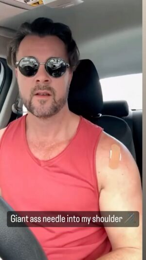 Daniel Feuerriegel Instagram - Getting older. Body crumbling. Giant needles. Hooray 😄 

Thank you Ryan at @primarycaresportsmedicine for the laughs & juicy needle 

 #GettingOlderProblems #ShoulderInjection #AgingAndHealthcare #NeedleInMyShoulder #SeniorHealthIssues  #AgingGracefully  #DanFeuerriegel