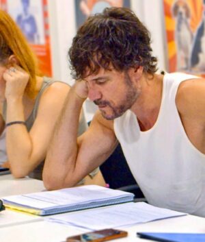 Daniel Grao Instagram - Arrancamos con lecturas, ensayos y pruebas
En cuestión de días empezamos a rodar 
La Huella Del Mal

@lacharito_group @rtve @netflixes @garaytalentoficial @lavidarima14 
@blanca_suarez @mriossanmartin