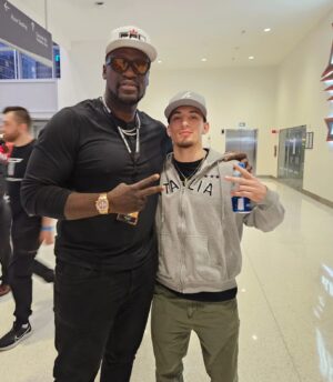 Daniel James Instagram - Just caught up with my @mtcmma  teammate @danieljames_predator in this electrifying atmosphere at @wintrustarena in Chicago for the MMA fights with the incredible @pflmma 🥊🔥 #MMA #FightNight #TeamSpirit #WintrustArena #Chicago"