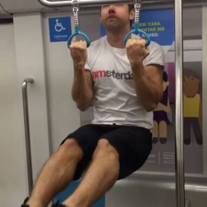 Daniel Rangel Instagram - Aproveitando o clima olímpico pra lembrar dos meus tempos de ginasta, quatro anos já… como passa rápido! Máximo respeito e admiração pelos nossos atletas que tão enchendo a gente de orgulho. Quem não tá se emocionando vendo as olimpíadas tá maluco pô 🤸🏻‍♂️🏆🇧🇷🥇